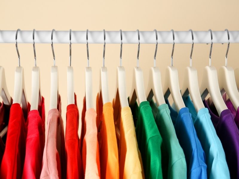 bunte Kleidung