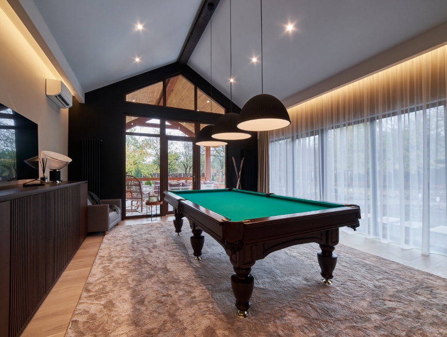 Titelbild Man Cave mit Billiardtisch