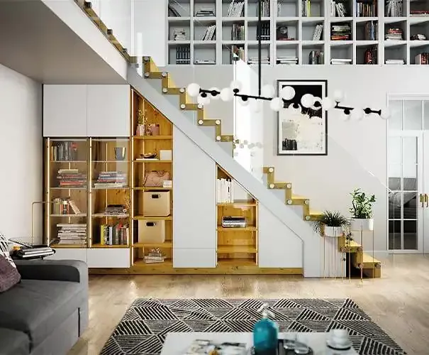 Treppenschrank mit Glastüren und weißen Fronten im Wohnzimmer