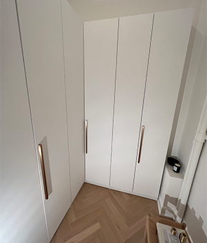 Eckschrank im Ankleidezimmer