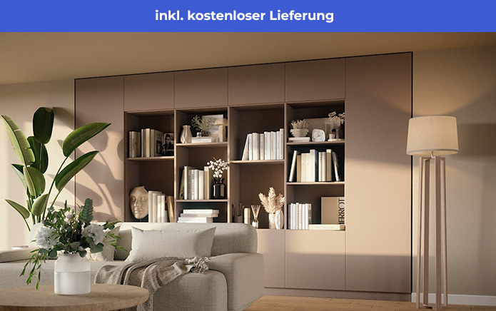 Milieubild eines Einbau-Wandregals mit unterschiedlich großen, offenen Fächern umrandet von geschlossenen Fächern in Sandbeige.