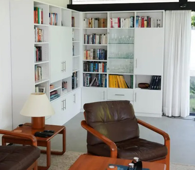 Kundenfoto eines Eckregals im Wohnzimmer