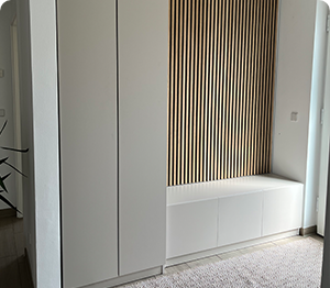 Kombination aus Schrank und Lowboard für den Flur