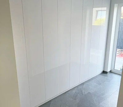 Einbauschrank Flur Dekor hochglanz weiß