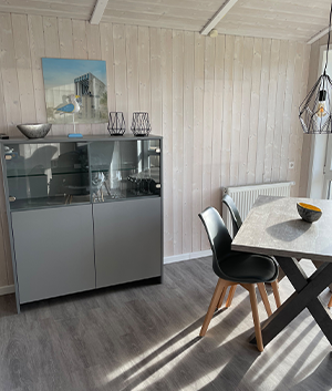 Sideboard mit Glas Elementen für das Ferienhaus