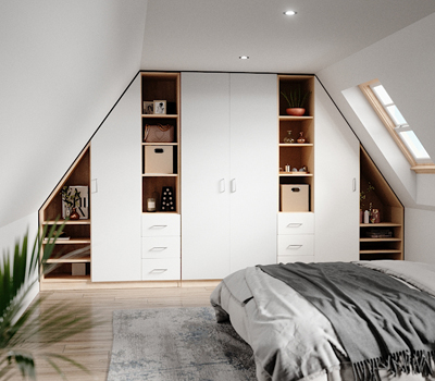 Schrankwand mit zwei Schräge auf dem Dachboden